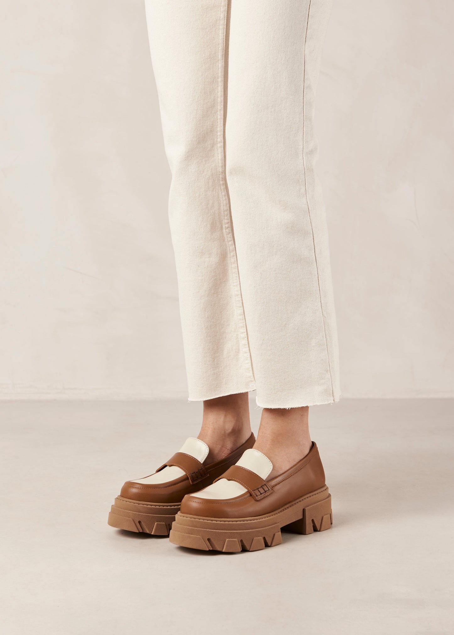 Trailblazer Bicolor Tan Cream Leather Loafers